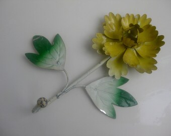 Old flower metal pendant-chrysanthemum