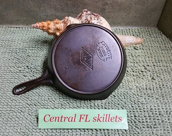 Favorite Piqua #7 Smiley/Miami Diamond Logo Cast Iron Skillet Circa 1916-1934 Vintage