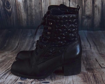 SH_009) Vintage black ankle boots with stitching