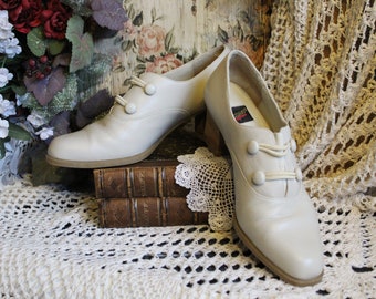 Ladies Stylishly Victorian Off-White Leather Loafer Heels By Aerosoles-Size 8 B