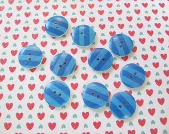 10 17mm hollow wooden buttons