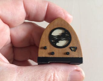 Dollshouse miniature radio