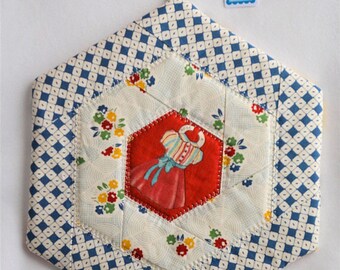 Vintage Hot Pads, Vintage Pot Holders, Pot Holders, Hot Pads, Housewarming gift,, Quilted Kitchen Hot Pads, Bridal Shower Gift, Kitchen Gift