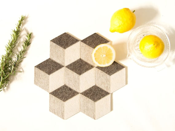 Small table mat / wool felt / light grey / wool felt mat / stylish table mat / handmade / made in Italy