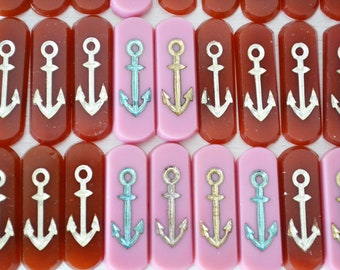 Vintage stock ancien, pièces en verre pour bijoux, gravées, ancre marine, fin de stock