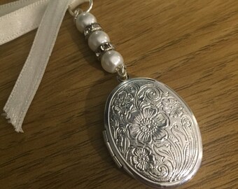 Lovely Swarovski Bridal Bouquet Floral Photo Locket Memory Charm Silver Plated