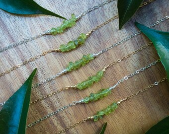 Peridot beaded bar necklace - Green peridot necklace - Tiny peridot gemstone necklace - Peridot bead necklace - August birthstone necklace