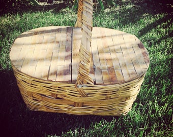 AFTER SUMMER SALE.. Vintage Wicker Picnic Basket