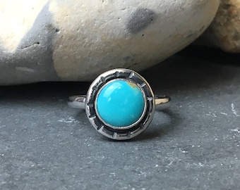 Turquoise solitaire ring, Kingman turquoise ring, Sterling silver stacking ring, Boho ring, Sterling silver ring size UKO1/2 / US 7.25