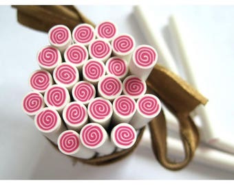 5 canes cake rolled with raspberry and cream