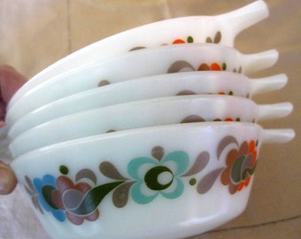 RESERVED please dont buy Vintage JAJ Pyrex Carnaby bowl