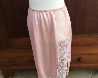 M / Half Slip / Pink / Nylon / Vintage / Lacy / Medium
