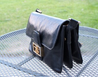 80s equestrian handbag by Neusteters. Vintage shoulder bag. Messenger bag. Black leather bag. Equestrian buckle. Made in Italy.