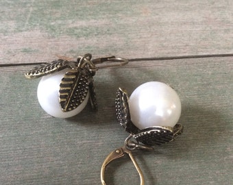 Pearl Petal Earrings/Wedding/Victorian