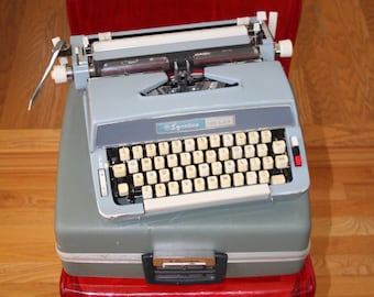 VINTAGE manual SIGNATURE 510 Montgomery Ward typewriter with case