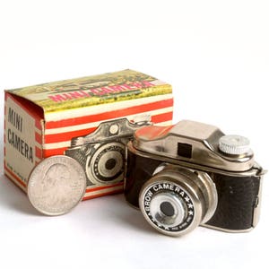 Vintage Miniature Arrow Camera Novelty Camera with Original Box, Subminiature WWII Camera, Mini Camera, Hit Camera, Vintage Spy Camera