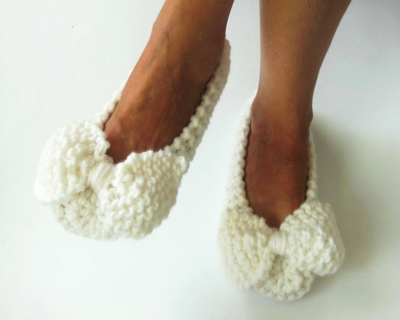 white bow slippers