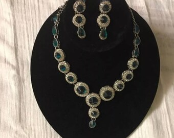Emerald stones Necklace set with earrings. Emerald necklace