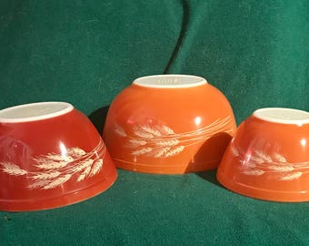 3 piece set of vintage Pyrex in the Autumn Harvest Wheat pattern.