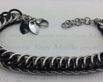 Chain maille bracelet with tiny scales - black and silver