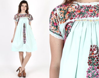 Oaxacan Dress Mexican Dress Fiesta Dress Bridesmaids Dress Cinco De Mayo Vintage 70s Mint Floral Hand Embroidered Ethnic Boho Mini Dress