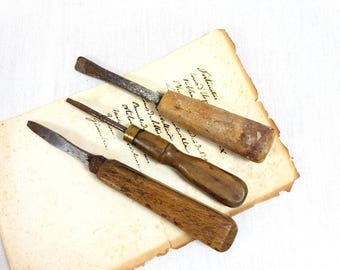 Lot of 3 Antique flathead Screwdrivers, Antique wooden french Tools, Screwdrivers, Builder mencave, Carpenter, Old Wood Tools, DIY Supplies