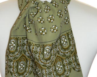1960's Vintage Green and White Patterned Scalf