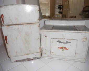 Rusty,Chippy,Shabby patina. Childs tin toy. Stove and Fridge set