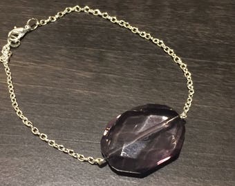 Chain bracelet with large grey bead