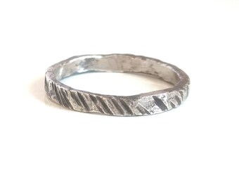 Bague pour homme en argent martelé bague de mariage Artisan bague Unisex orfèvre Bague Bague anneau argent noir bande bague de mariage rustique hommes