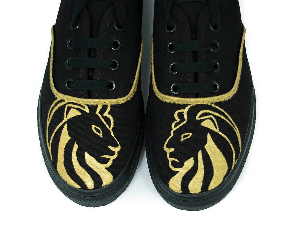 shoes with lion head on back