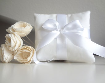 White wedding pillow, ring pillows with satin ribbon, wedding ring pillow, ring bearer pillow, wedding ring cushion personalised