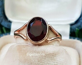 Vintage Garnet Solitaire Ring in 9ct Gold