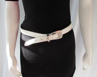 Belt White leather belt silver buckle made in USA size Medium retro simple