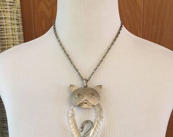 Vintage 60s Lucite and Silver Novelty Cat Necklace