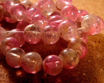 20 translucent 10 mm speckled 2 tone glass beads - pink PE188-2