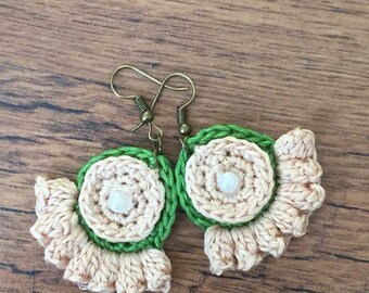 Crochet green puffed earrings