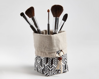 Travel Makeup Brush Bag, Makeup bag, Makeup Brush Organizer Cosmetic Organizer in Feathers Onyx
