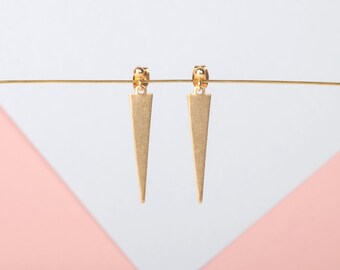 Minimalist gold earrings | Gold triangle earrings | Geometric earrings | Gold drop earrings | Modern pendant earrings | Gold dangle earrings