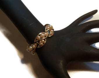 Vintage Pearl Bracelet, Signed Lisner, Gold Tone Setting