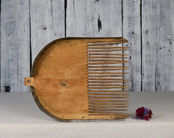 Antique wooden cranberry scoop / Rake for the collection of cranberries / Hand harvester for collecting berries / Rare old wooden tools