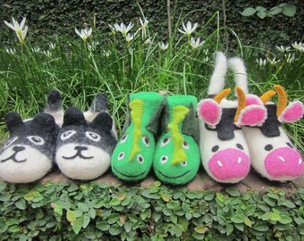 Slippers* Shoes* Unisex Kids' Shoes* Boy's Shoes* Girls' Shoes* Unisex Adult Shoes* Dogs* Cows* dynasource* Gifts* Handmade* Nepal*