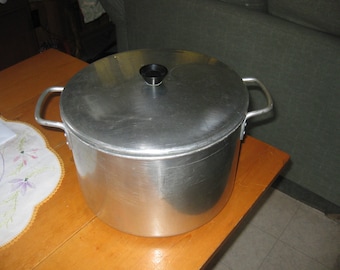 Vtg Chilton Stock pot 12 quart aluminum with tight fitting lid good shape great for soups fish boils steaming
