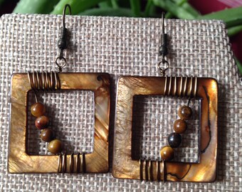Square wire wrapped shells and tigereye