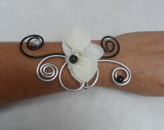 Bracelet black and white flowers and silver - wedding - white Orchid