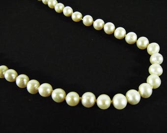 Vintage 60's Faux Pearl Necklace