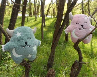 Moon swallows: fluffy Monster glow
