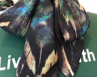 Bow Neck tie, street fashion detail