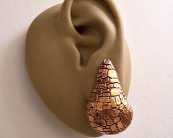 Monet Mosaic Imprinted Teardop Hoop Clip On Earrings Copper Tone Vintage Extra Long Wide Graduated Drop Band Dangles Comfort Paddles