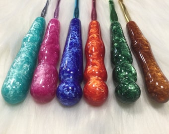 Set of Susan Bates hooks with hand made acrylic handles, ergonomic hooks. Crochet, crochet hooks, ergonomic, Bates, ergonimic crochet hooks